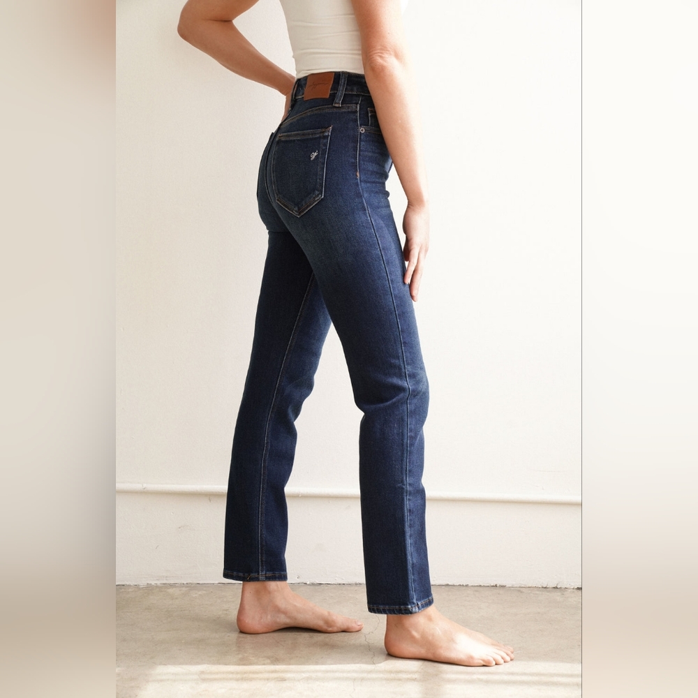 Carly Jean Los Angeles Brooke Slim Straight Jean size 1